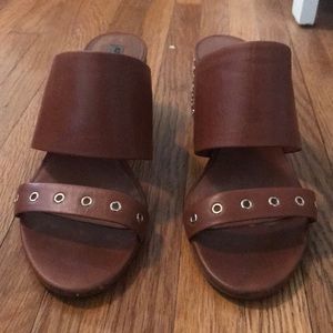 Light brown heels with gold accents